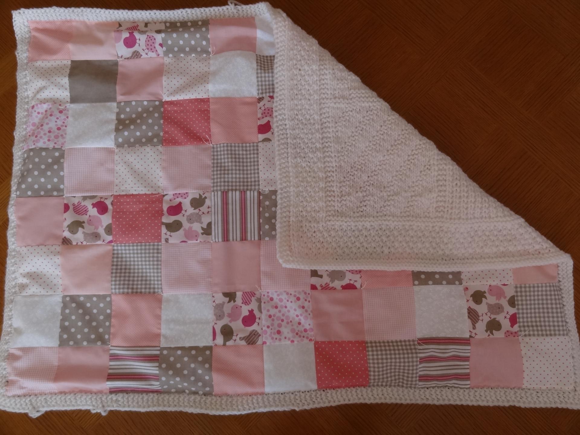 Couverture de berceau tricot doublée patch