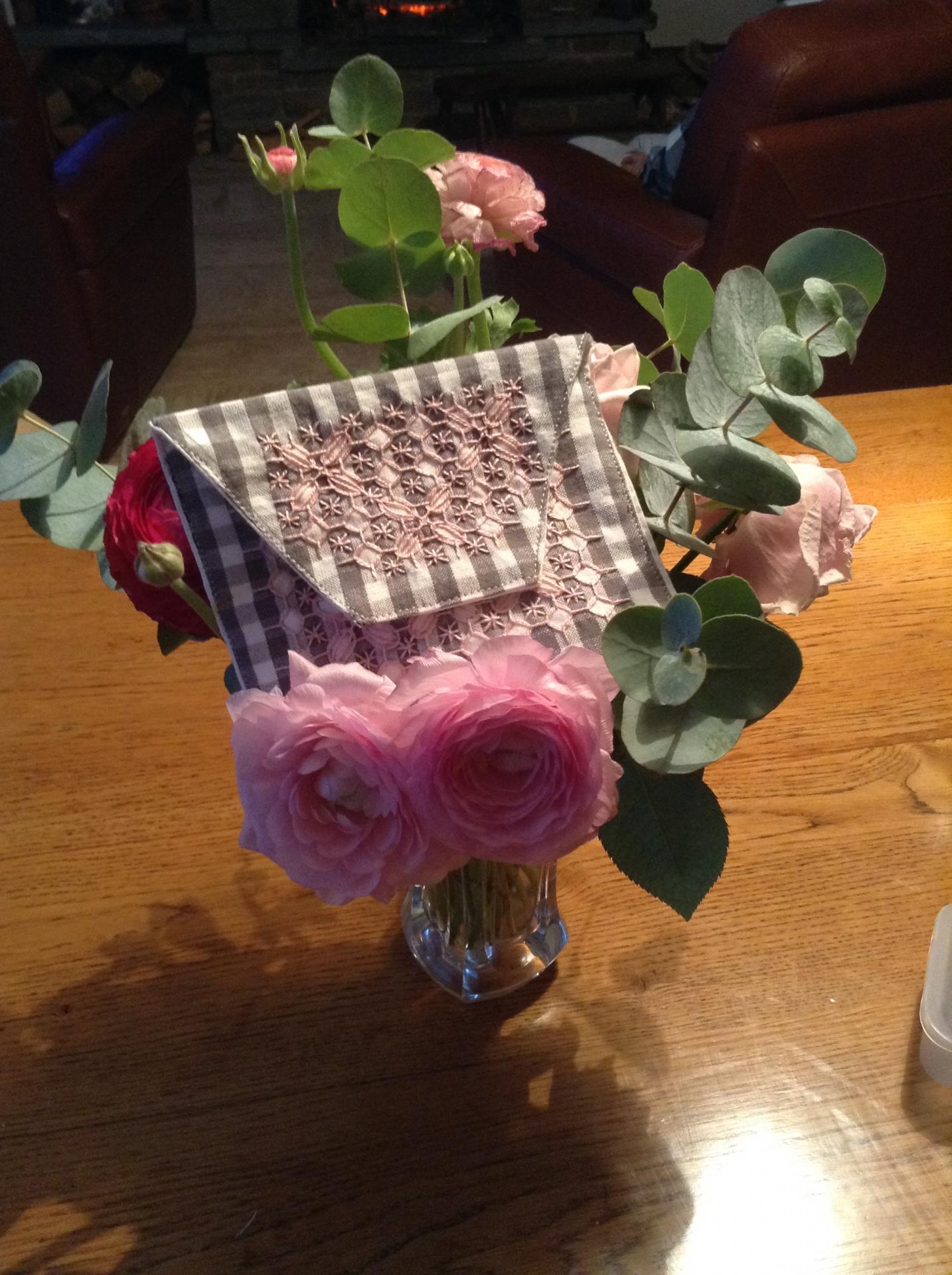 Trousse broderie suisse par Monique